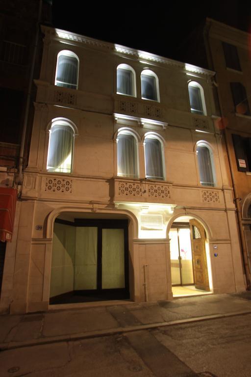 Borgoleoni 18 - Room And Breakfast Ferrara Exteriör bild
