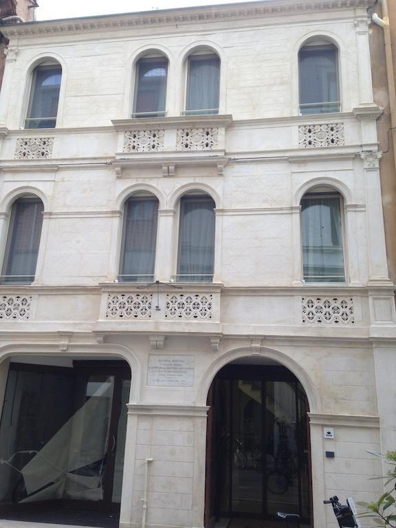 Borgoleoni 18 - Room And Breakfast Ferrara Exteriör bild