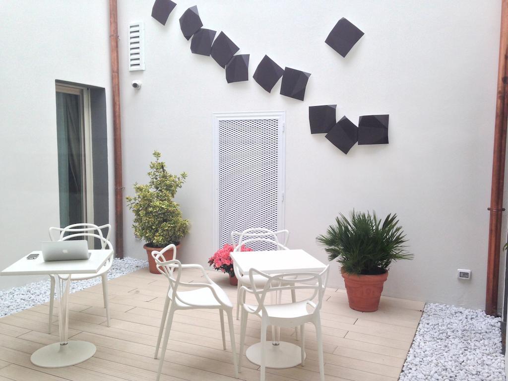 Borgoleoni 18 - Room And Breakfast Ferrara Exteriör bild